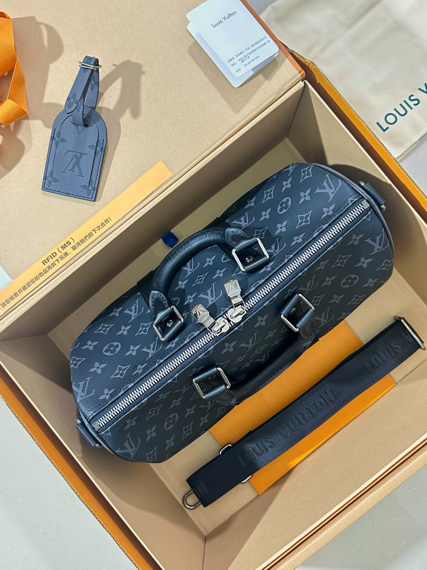 阿布紮比 Abu Dhabi LOUIS VUITTON KEEPALL BANDOULIÈRE 35手袋 M46655