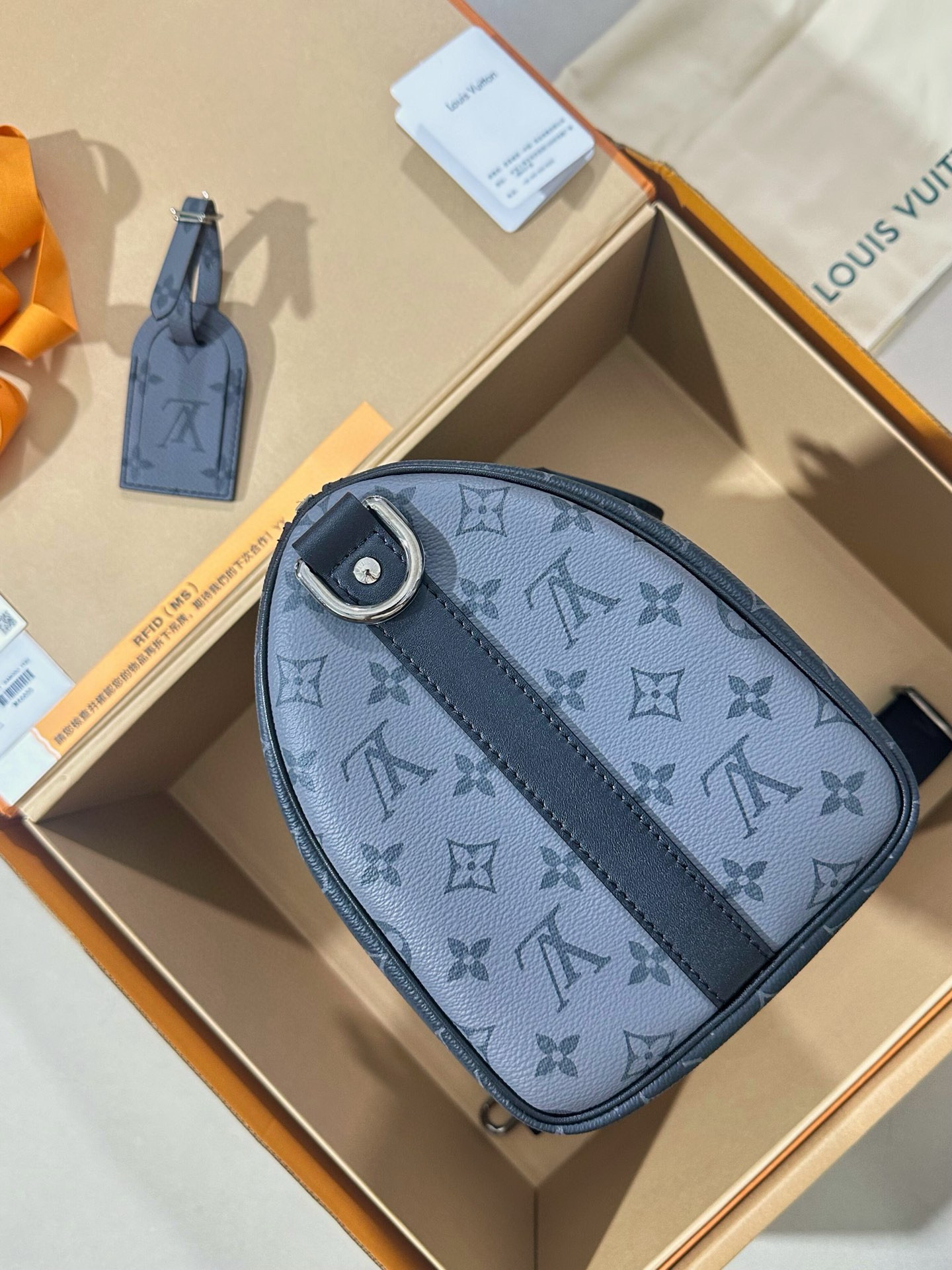 阿布紮比 Abu Dhabi LOUIS VUITTON KEEPALL BANDOULIÈRE 35手袋 M46655