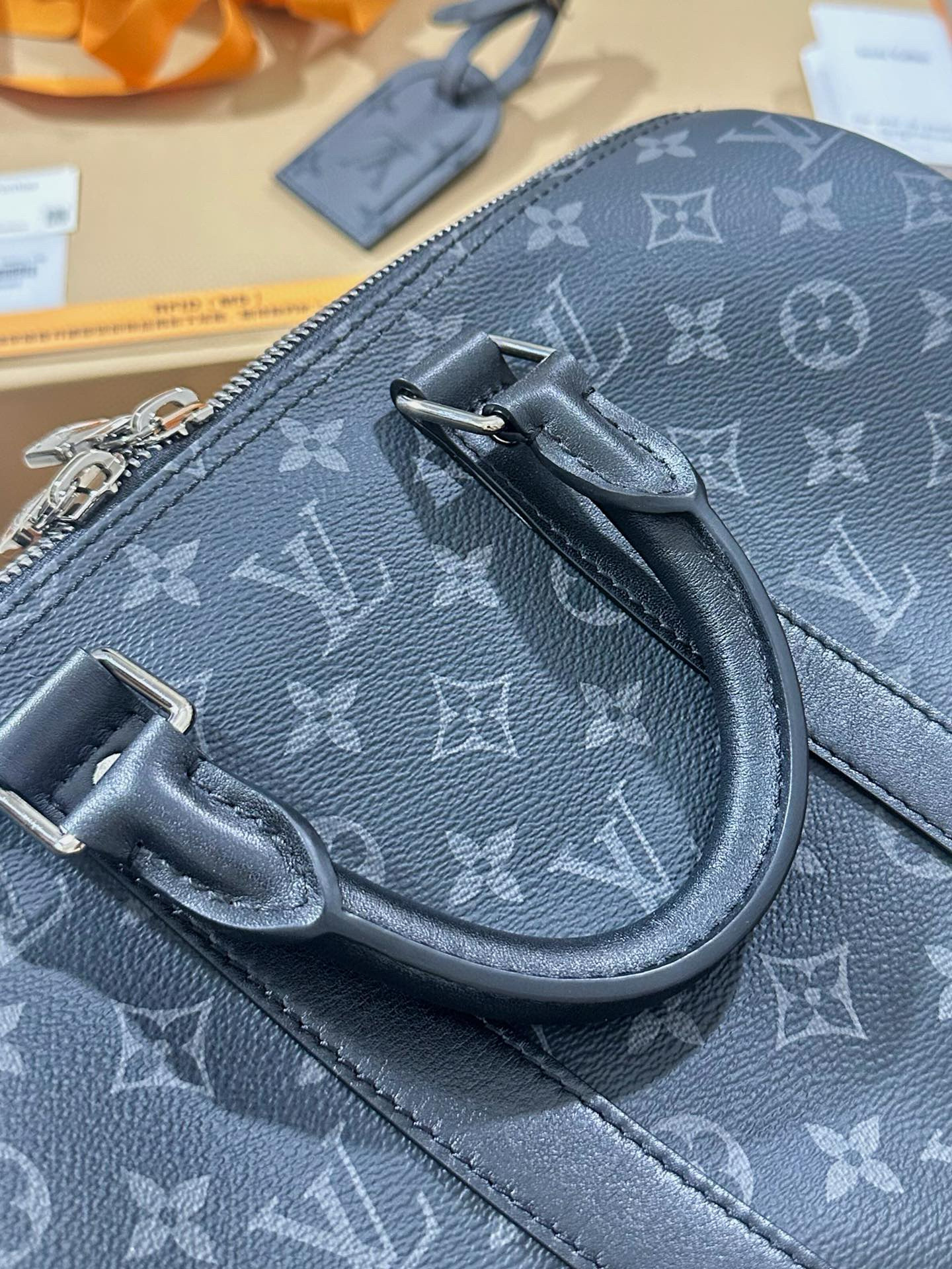 阿布紮比 Abu Dhabi LOUIS VUITTON KEEPALL BANDOULIÈRE 35手袋 M46655