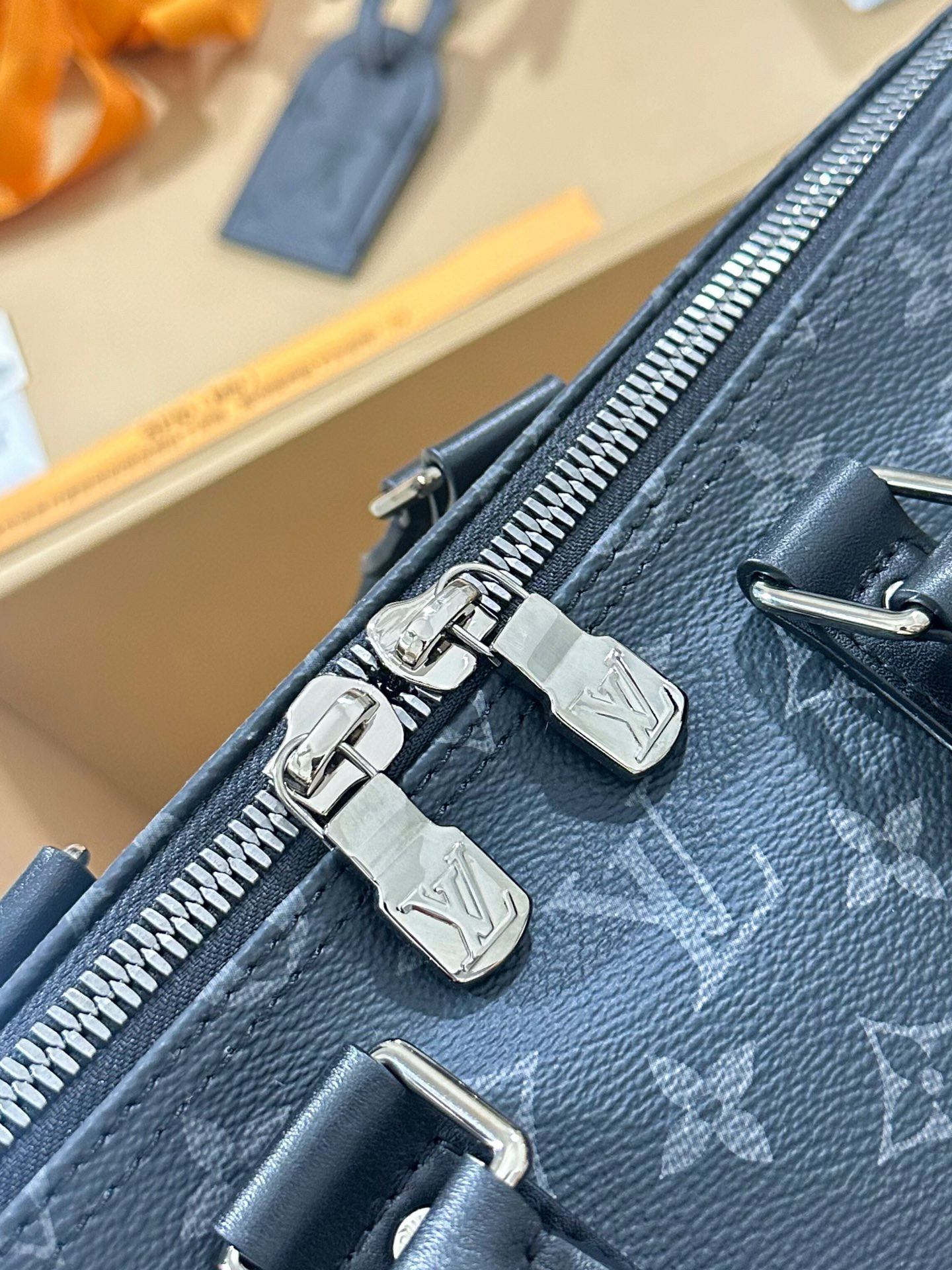 阿布紮比 Abu Dhabi LOUIS VUITTON KEEPALL BANDOULIÈRE 35手袋 M46655