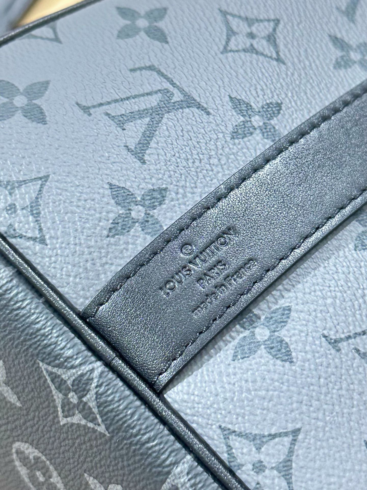阿布紮比 Abu Dhabi LOUIS VUITTON KEEPALL BANDOULIÈRE 35手袋 M46655